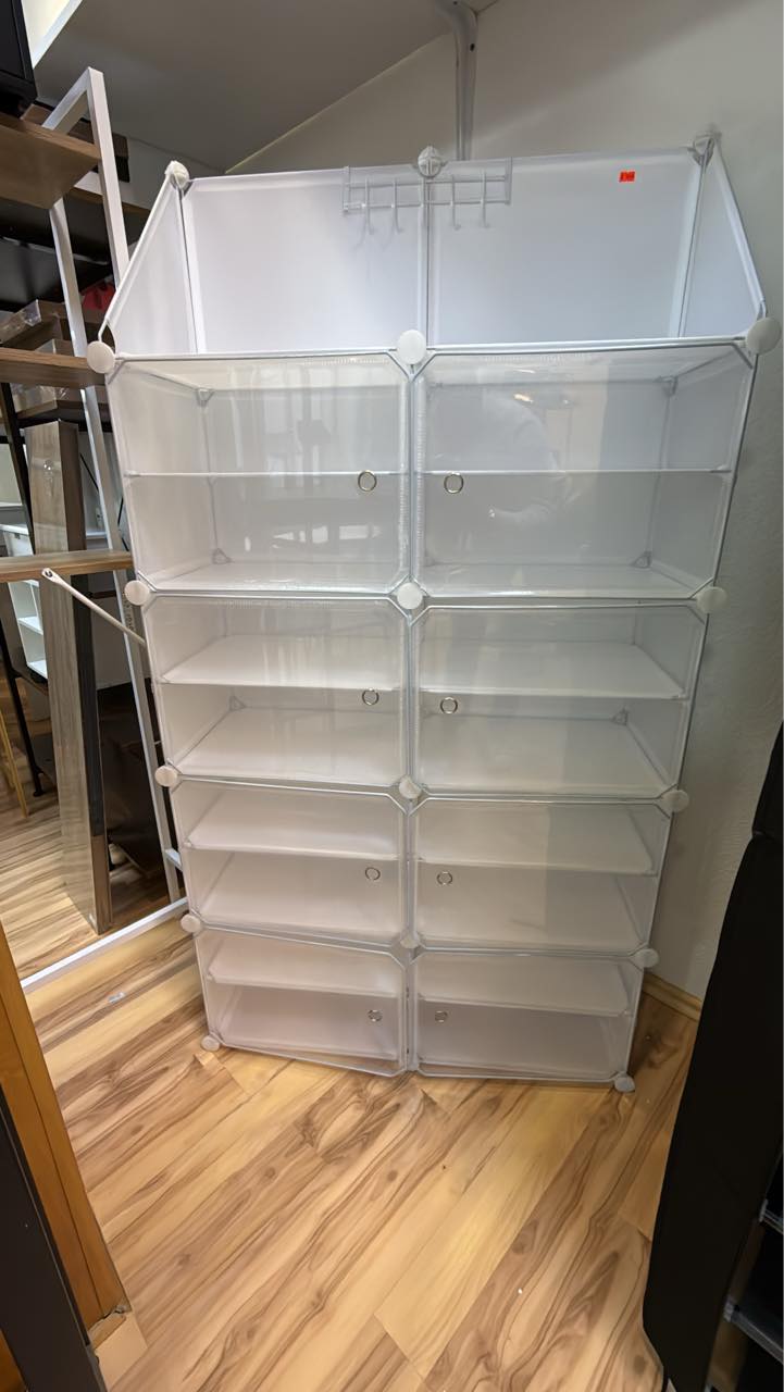 Schuhregal aus Kunststoff mit 16 Fächern